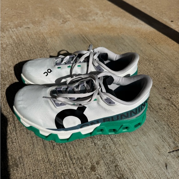 On Running cloud monster’s - White and Green - Picture 1 of 8